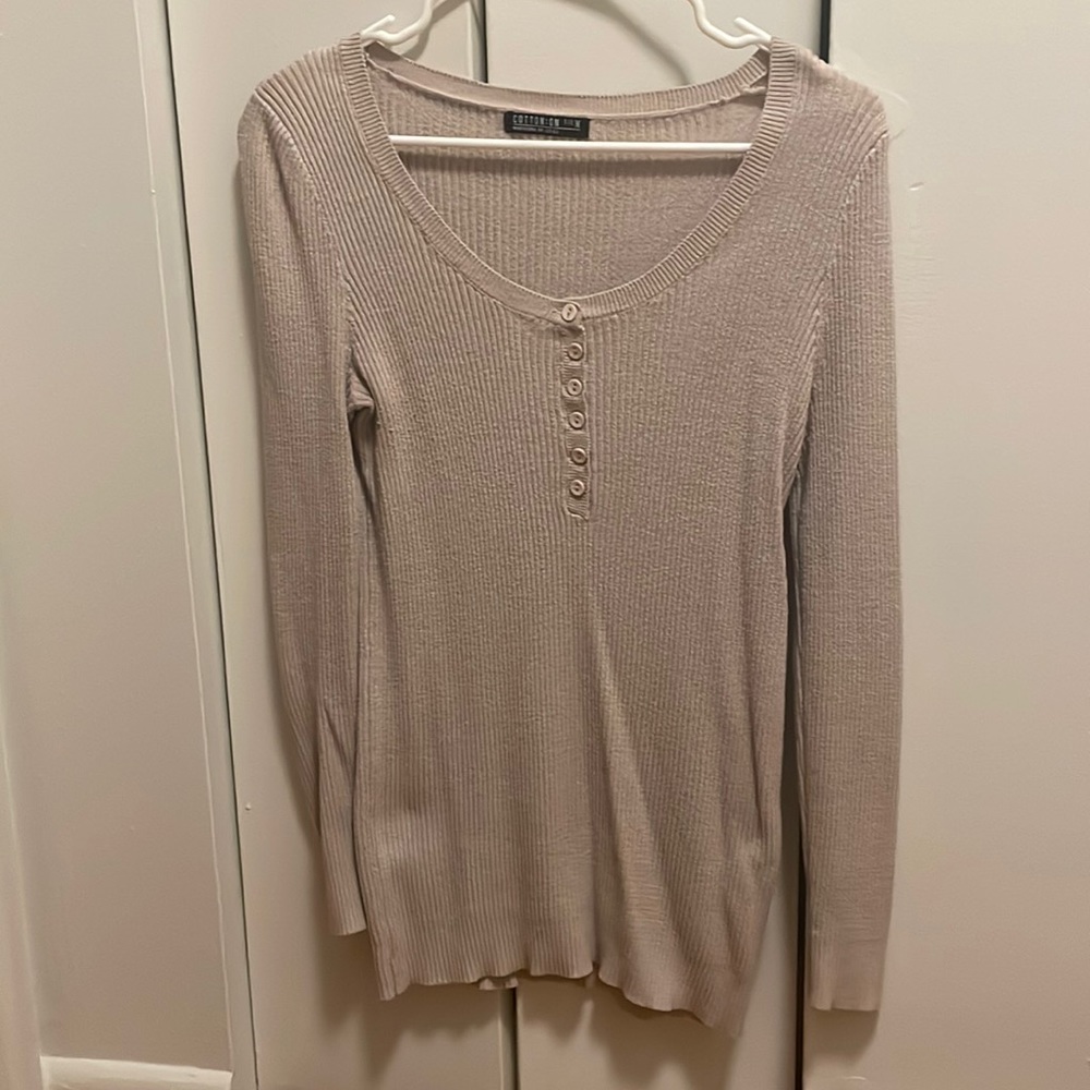 Woman’s long sleeve light sweater